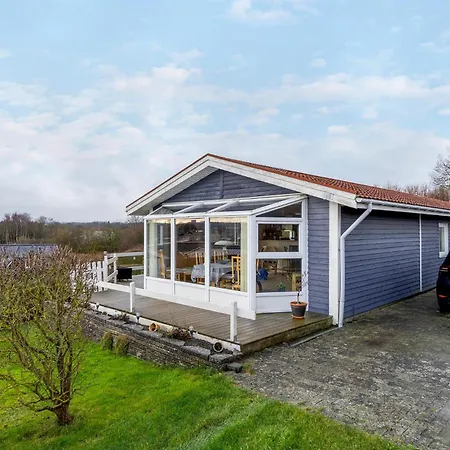 2 Bedroom Beautiful In Juelsminde *