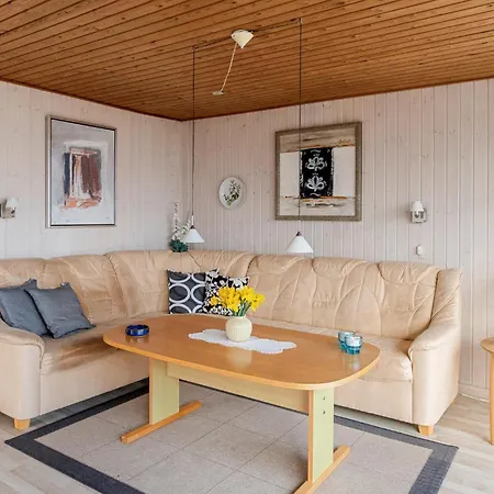 2 Bedroom Beautiful In Juelsminde * Sonderby (Midtjylland)