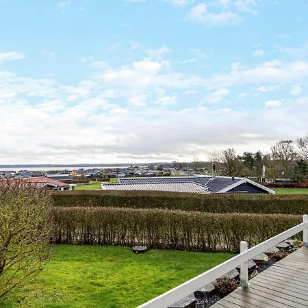 2 Bedroom Beautiful In Juelsminde Hébergement de vacances Sonderby (Midtjylland)