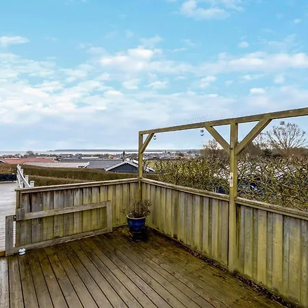 2 Bedroom Beautiful In Juelsminde Nyaraló *