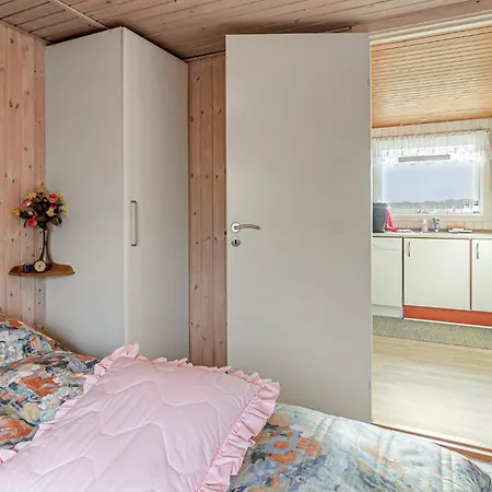 2 Bedroom Beautiful In Juelsminde *