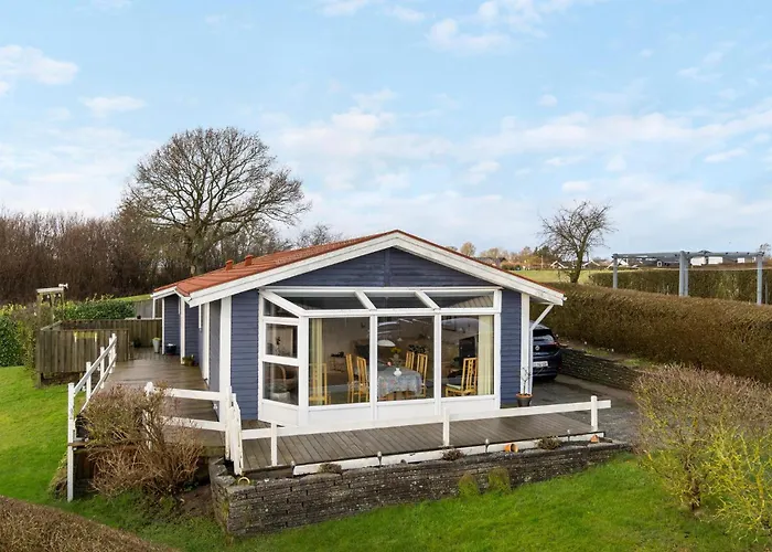 2 Bedroom Beautiful In Juelsminde *