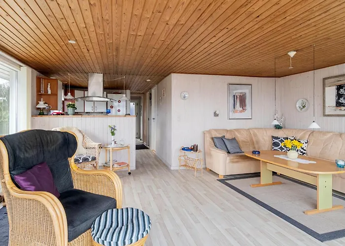 Casa vacanze 2 Bedroom Beautiful In Juelsminde *