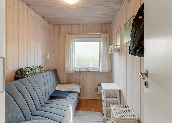 Semesterbostad 2 Bedroom Beautiful In Juelsminde *