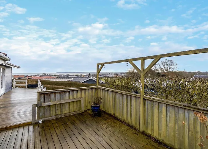 2 Bedroom Beautiful In Juelsminde Casa vacanze *