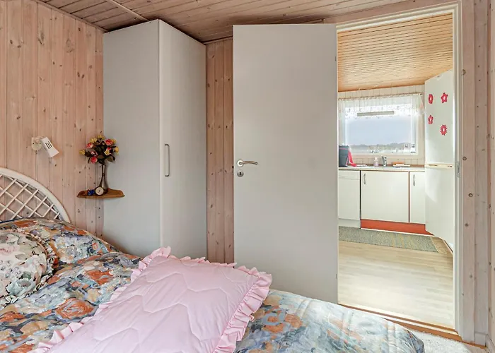 2 Bedroom Beautiful In Juelsminde *