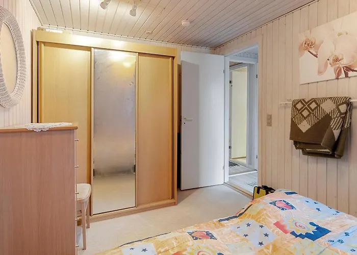 2 Bedroom Beautiful In Juelsminde * Sonderby (Midtjylland)